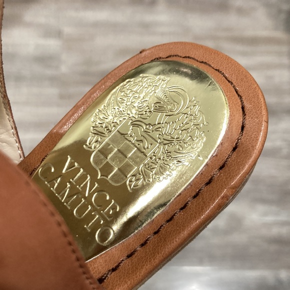 VINCE CAMUTO LEATHER SANDAL - Picture 7 of 8